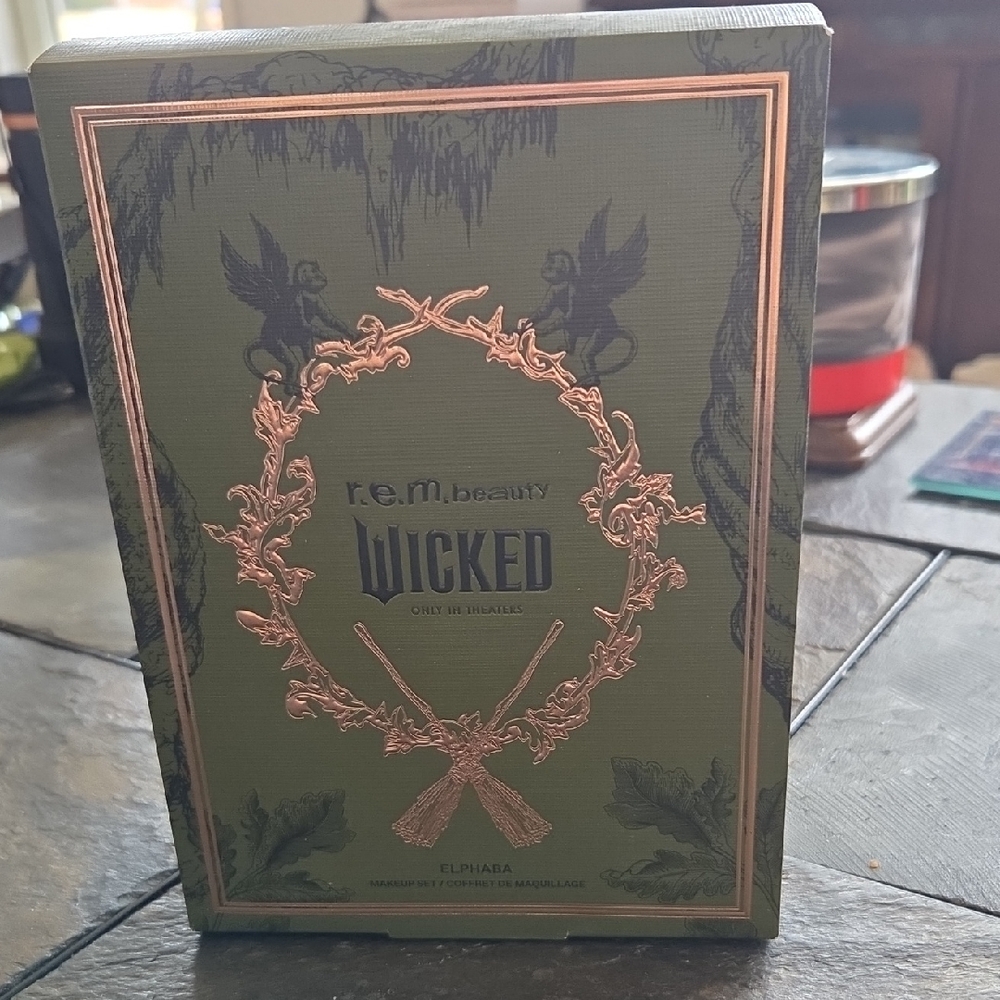 r.e.m. beauty WICKED Eyeshadow Palette - Olive Green & Rose Gold